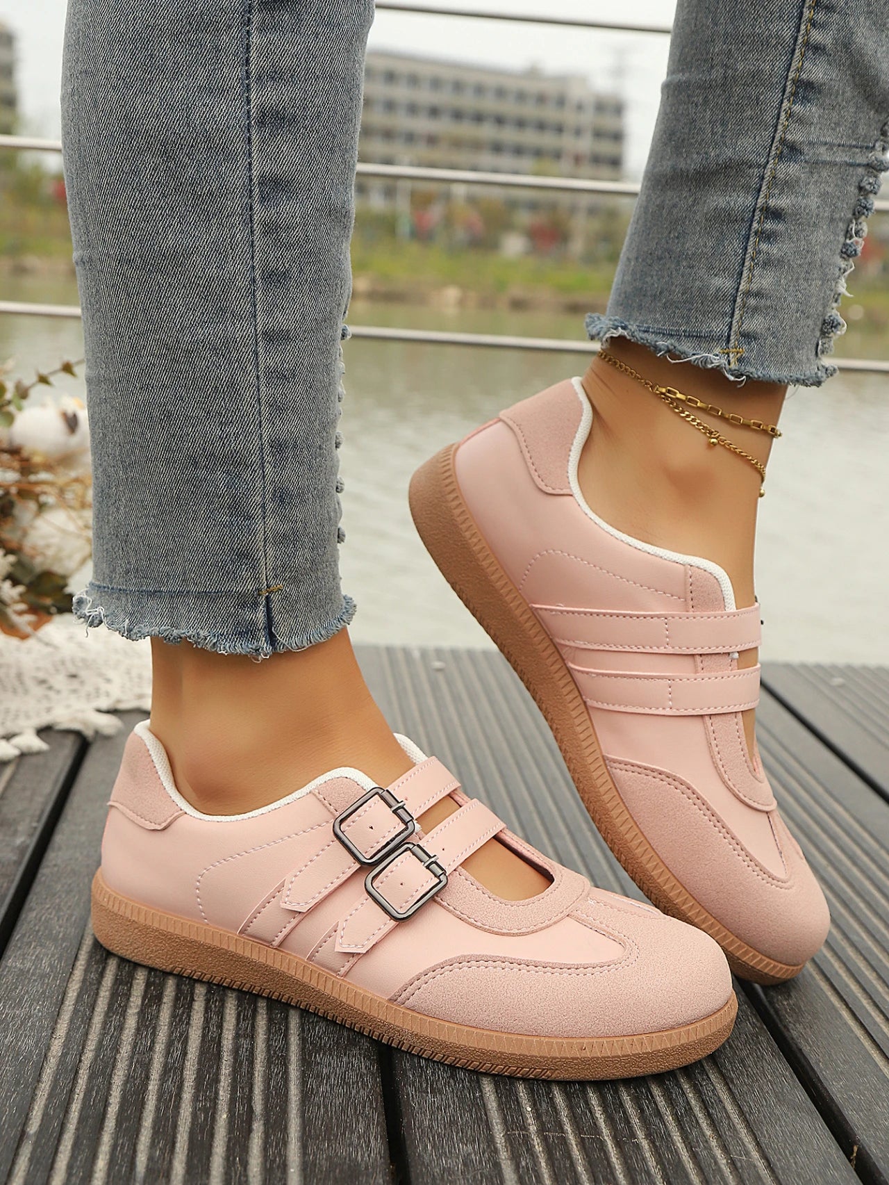 Women Sneakers Fashion Casual Flats Vulcanize Shoes Ladies Outdoor Walking Sneakers Women Breathable Comfortable Classical Shoes