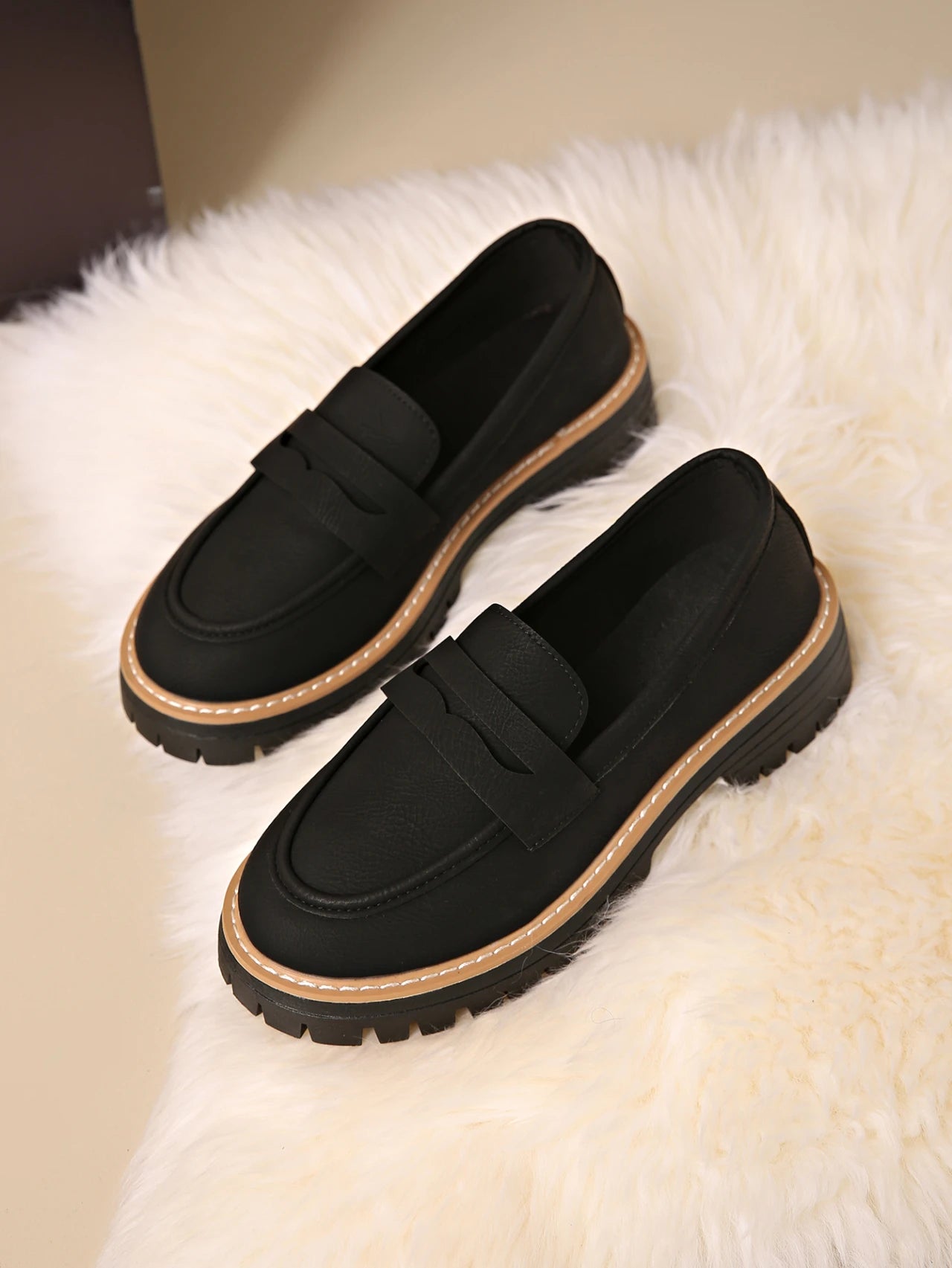 New Black/Brown Solid Color Thick-Soled Loafers Women's Platform Slip-On Shoes Retro Versatile Small Leather Shoes for Commuting