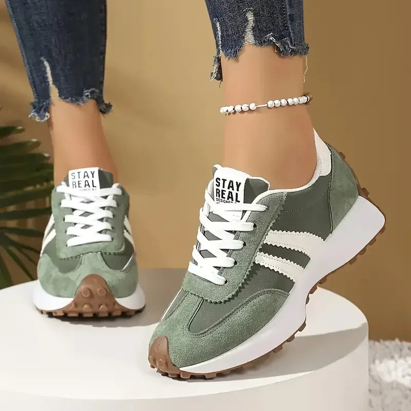 New Designer Sneakers Women Sport Shoes Sneakers Thick Bottom Casual Fashionable Sneakers Lightweight Soft Bottm Running Shoes
