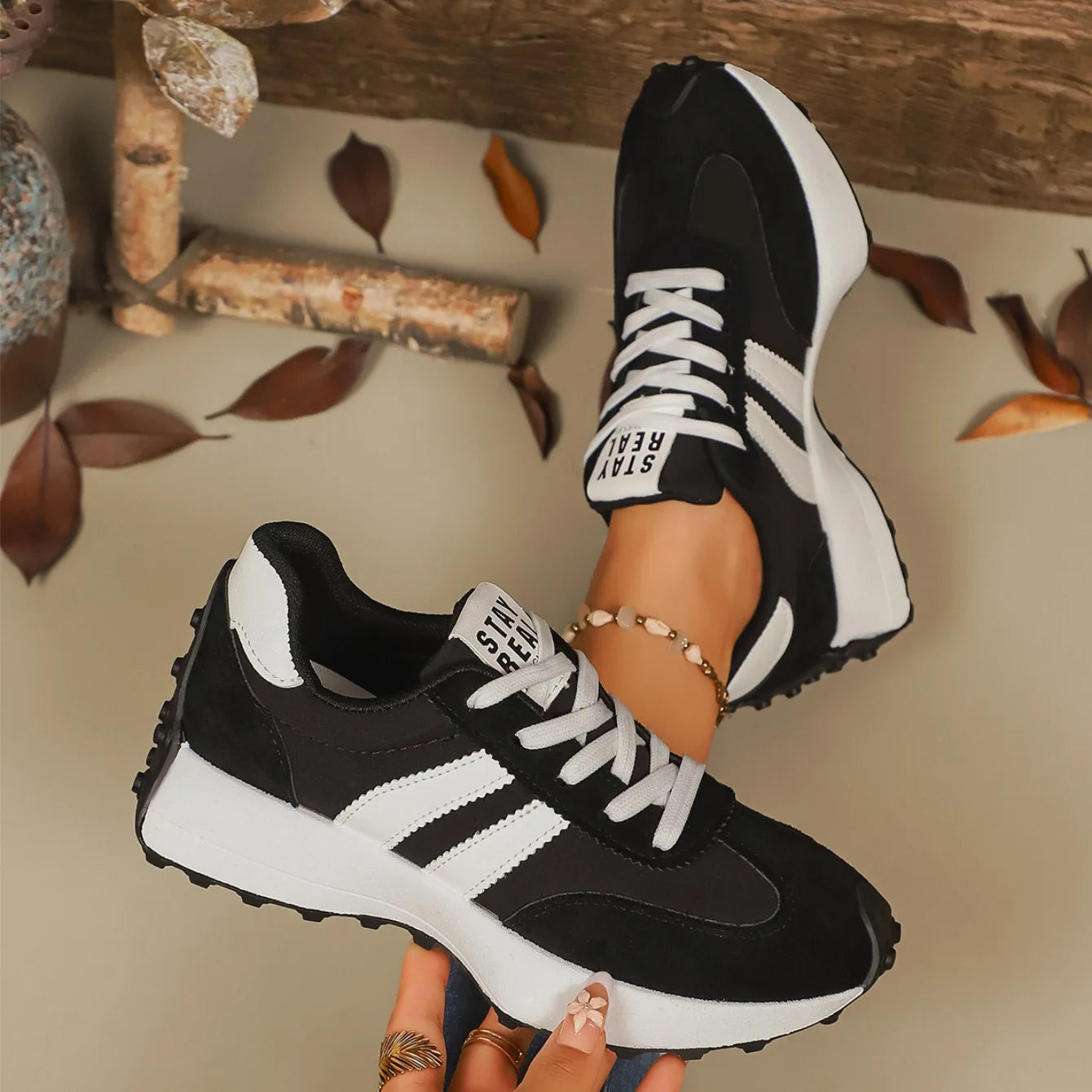 Designer Women Sneakers New Lightweight Soft Running Sneakers Women Thick Bottom Fashionable Sport Shoes Zapatos De Mujer