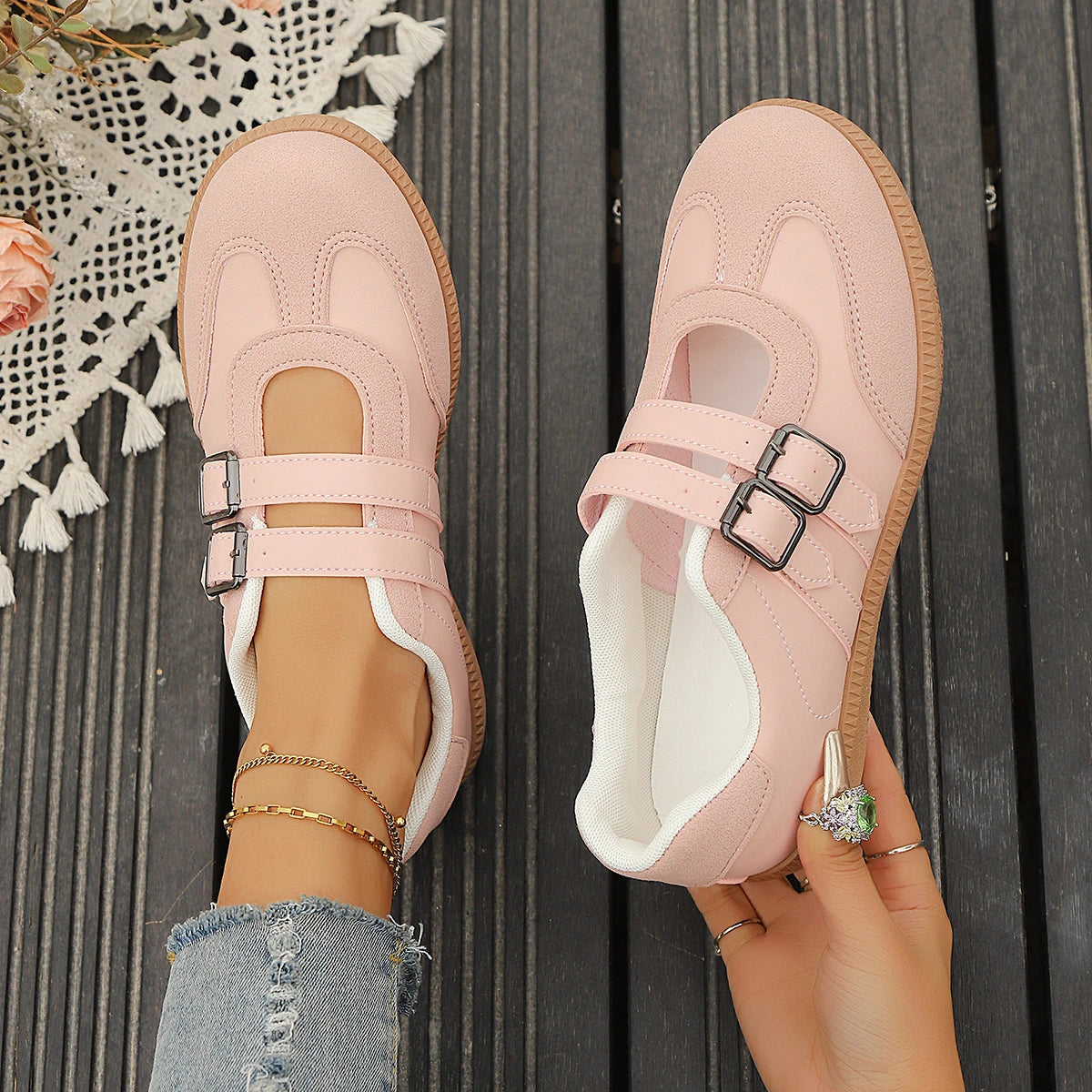 Women Sneakers Fashion Casual Flats Vulcanize Shoes Ladies Outdoor Walking Sneakers Women Breathable Comfortable Classical Shoes