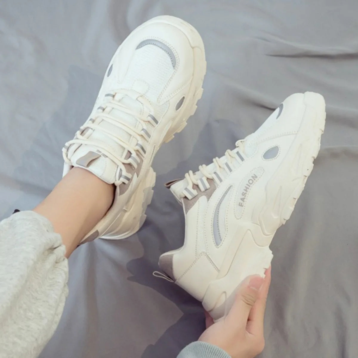 New Men's Fashion Low-Top White Sneakers - Breathable Casual Board Shoes Lightweight Anti-Slip Trendy Footwear for All Seasons