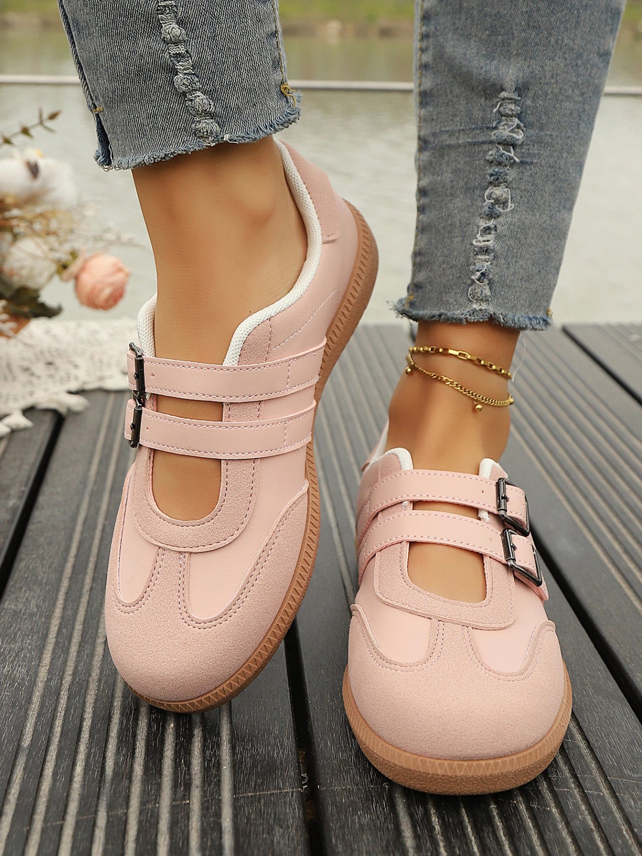 Women Sneakers Fashion Casual Flats Vulcanize Shoes Ladies Outdoor Walking Sneakers Women Breathable Comfortable Classical Shoes