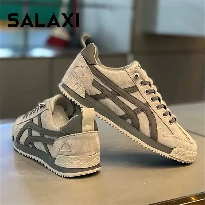 White Canvas Shoes Breathable Casual Shoes Korean Men Slip-on Couples Sneakers Comfortable Outdoor Sneakers Walking Flats Shoes  (Available)