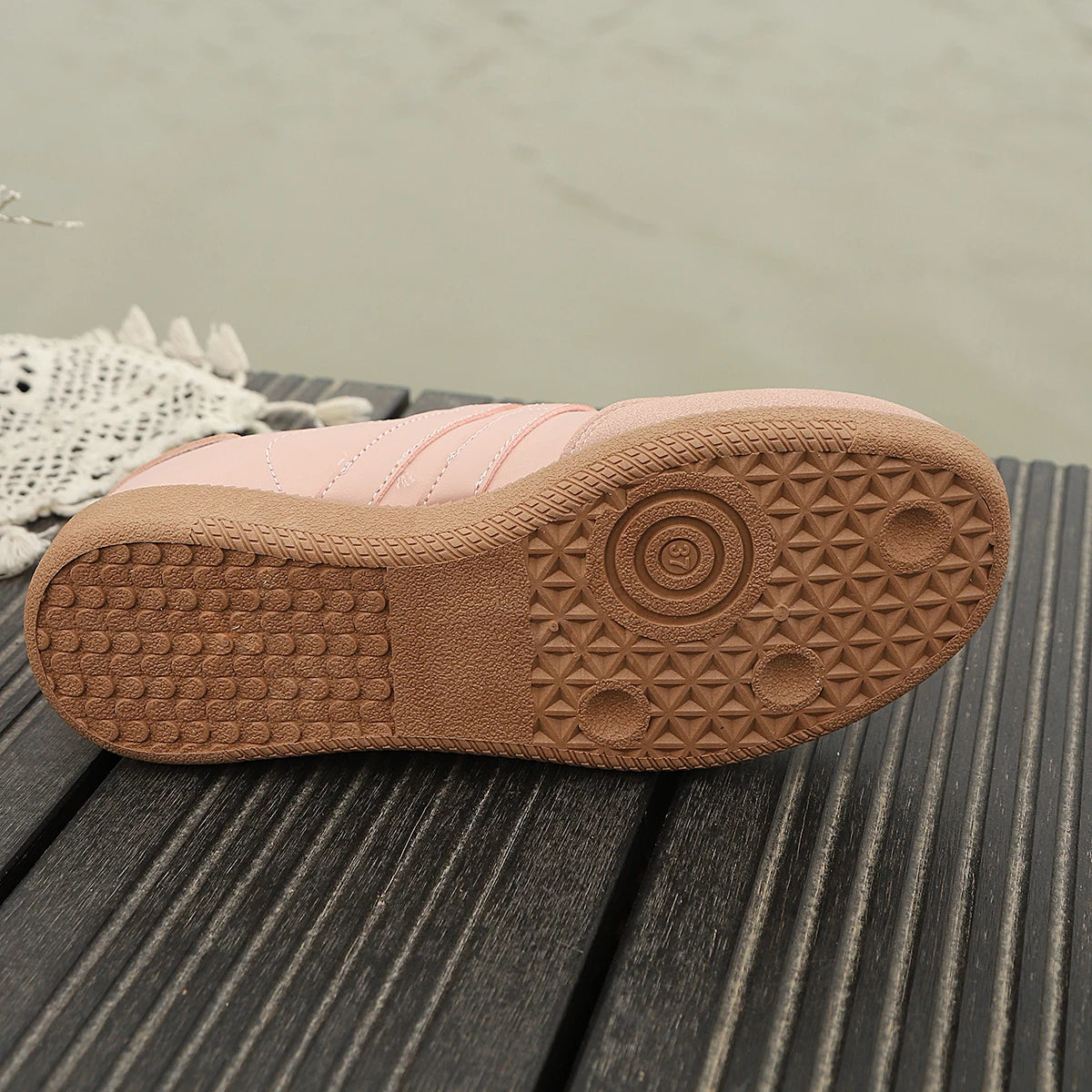 Women Sneakers Fashion Casual Flats Vulcanize Shoes Ladies Outdoor Walking Sneakers Women Breathable Comfortable Classical Shoes