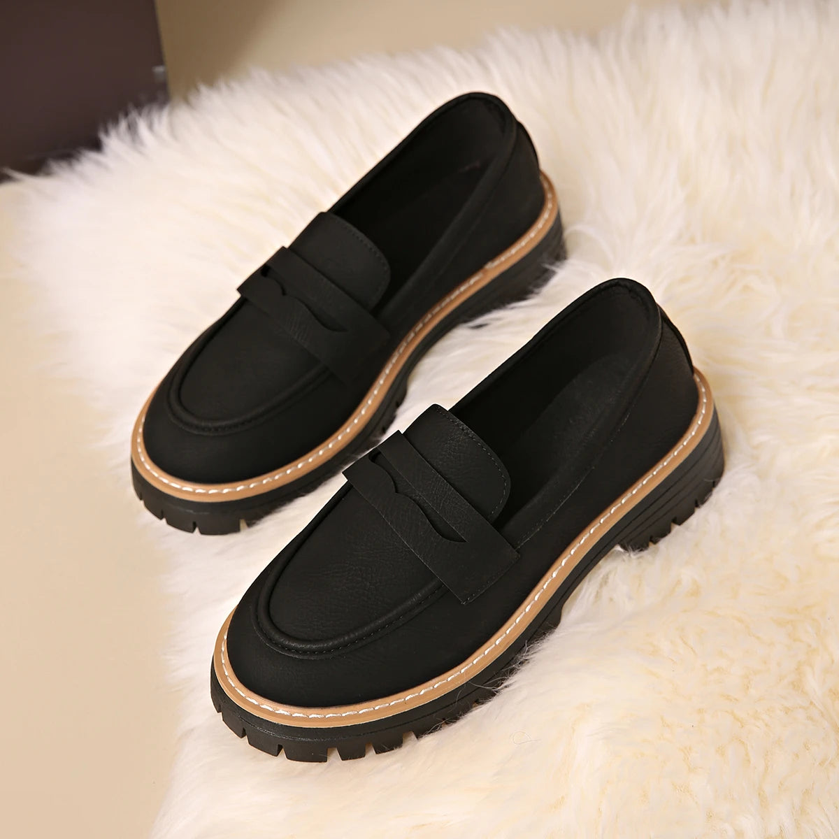 New Black/Brown Solid Color Thick-Soled Loafers Women's Platform Slip-On Shoes Retro Versatile Small Leather Shoes for Commuting
