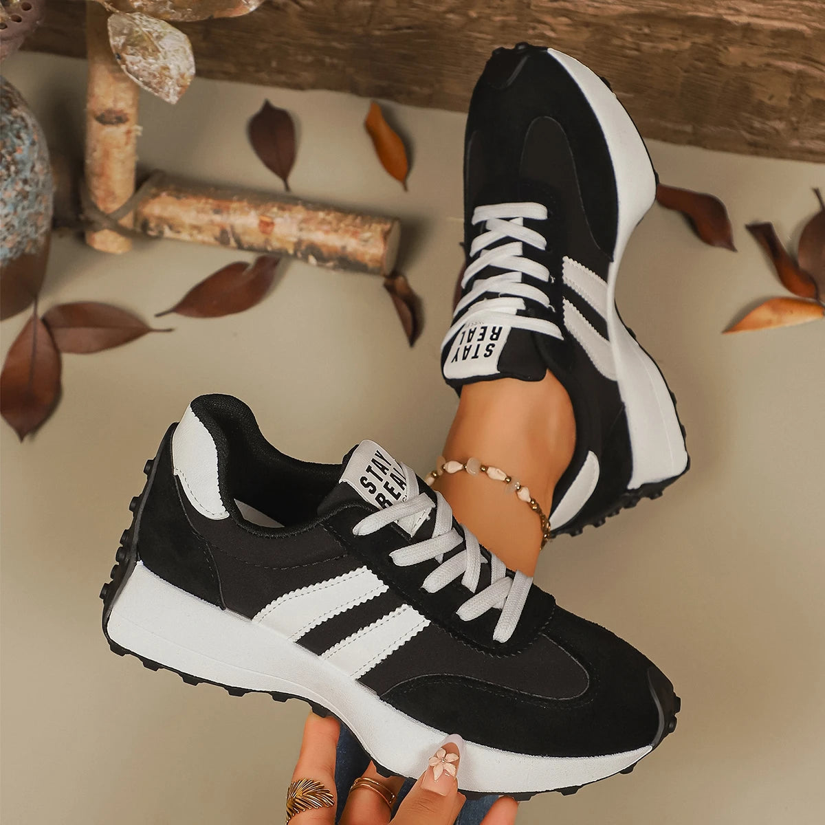 Designer Women Sneakers New Lightweight Soft Running Sneakers Women Thick Bottom Fashionable Sport Shoes Zapatos De Mujer