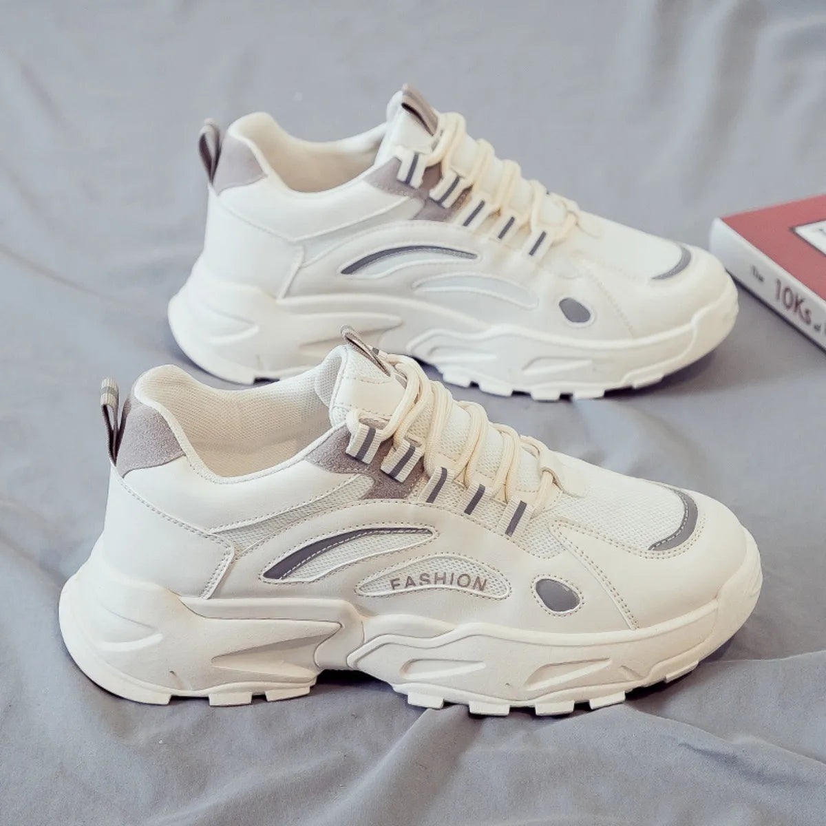 New Men's Fashion Low-Top White Sneakers - Breathable Casual Board Shoes Lightweight Anti-Slip Trendy Footwear for All Seasons