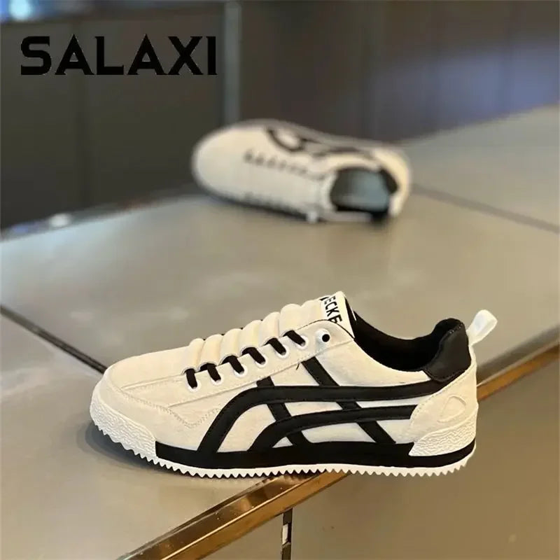 White Canvas Shoes Breathable Casual Shoes Korean Men Slip-on Couples Sneakers Comfortable Outdoor Sneakers Walking Flats Shoes (Available))