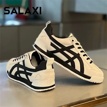 White Canvas Shoes Breathable Casual Shoes Korean Men Slip-on Couples Sneakers Comfortable Outdoor Sneakers Walking Flats Shoes (Available))