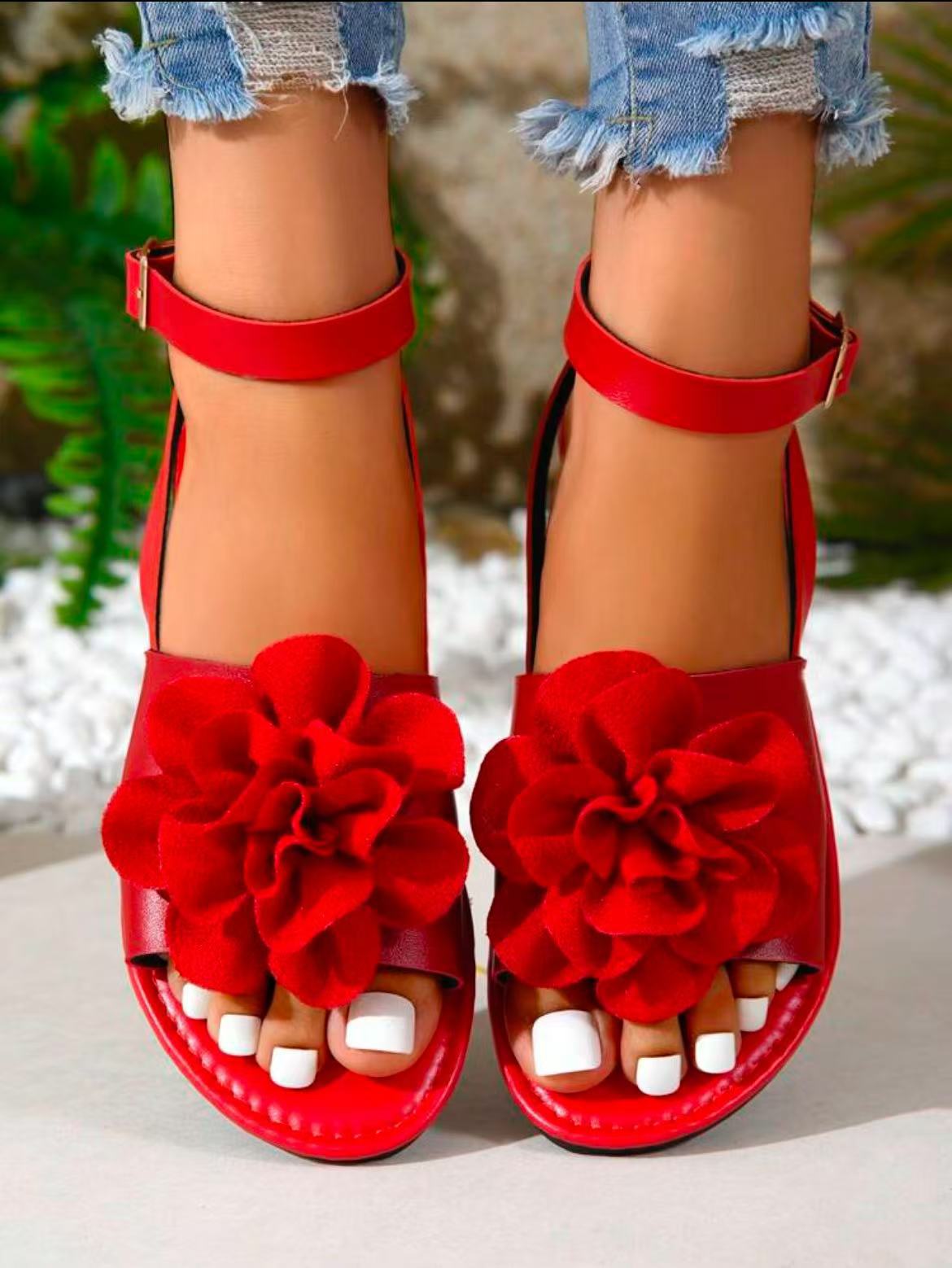 One-strap Fashionable Sandals Are Suitable Outdoors